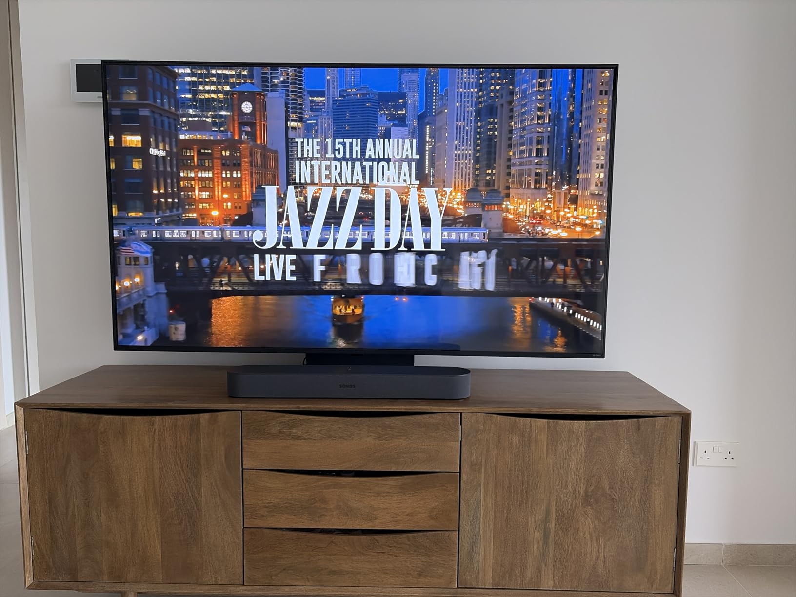 Sonos Beam Gen 2 - Black - Soundbar with Dolby Atmos | 5-Driver Array with 3D Surround | Alexa | Works with Sonos Sub Mini & Rears | WiFi | Ethernet & AirPlay 2 | HDMI eARC customer photo 1