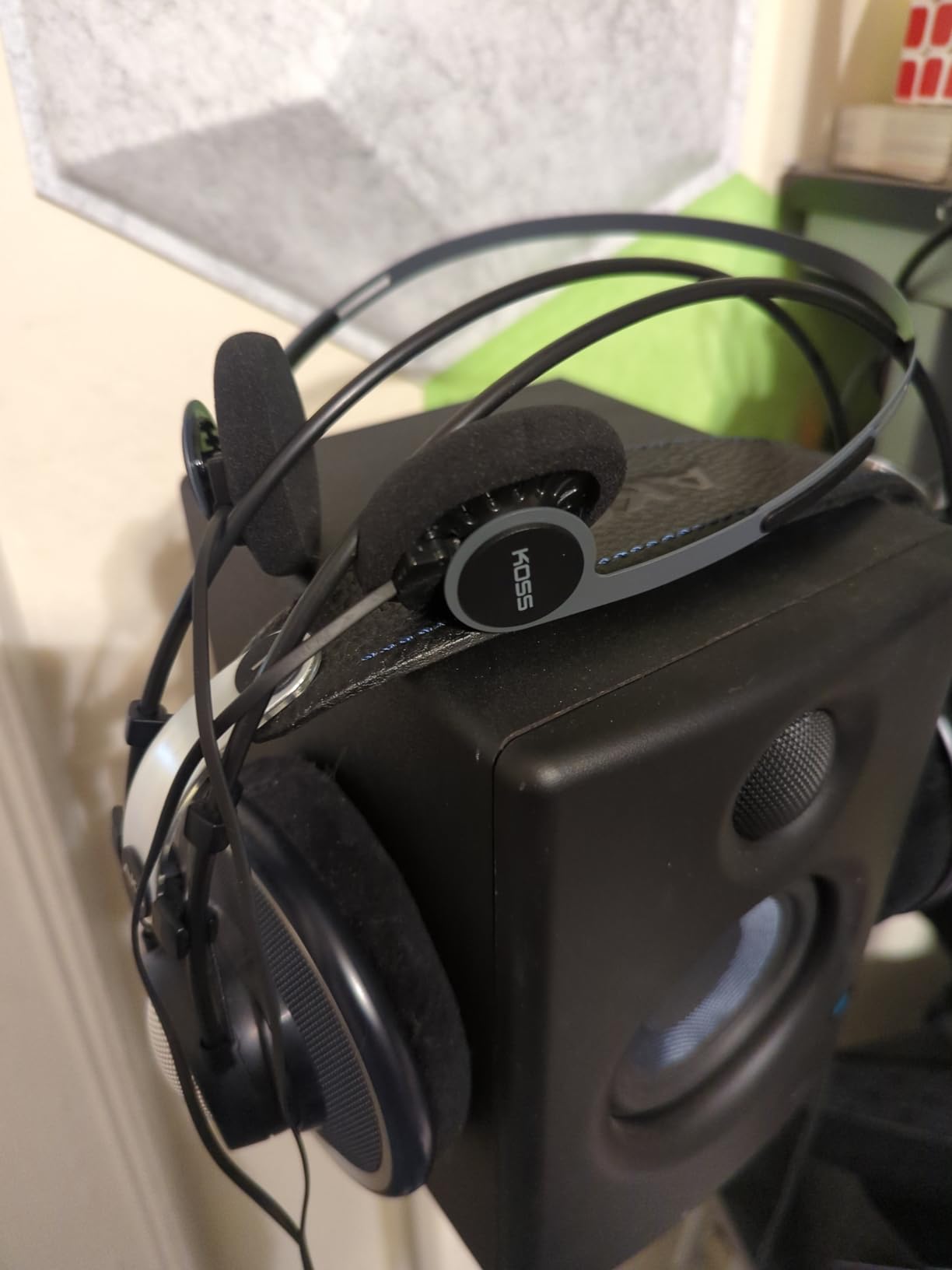 Koss KPH40 Utility On-Ear Headphones, Stealth Grey, Interchangeable Cord | Lightweight, Ultra-Wide Frequency Response, Stainless Steel Adjustable Headband customer photo 2