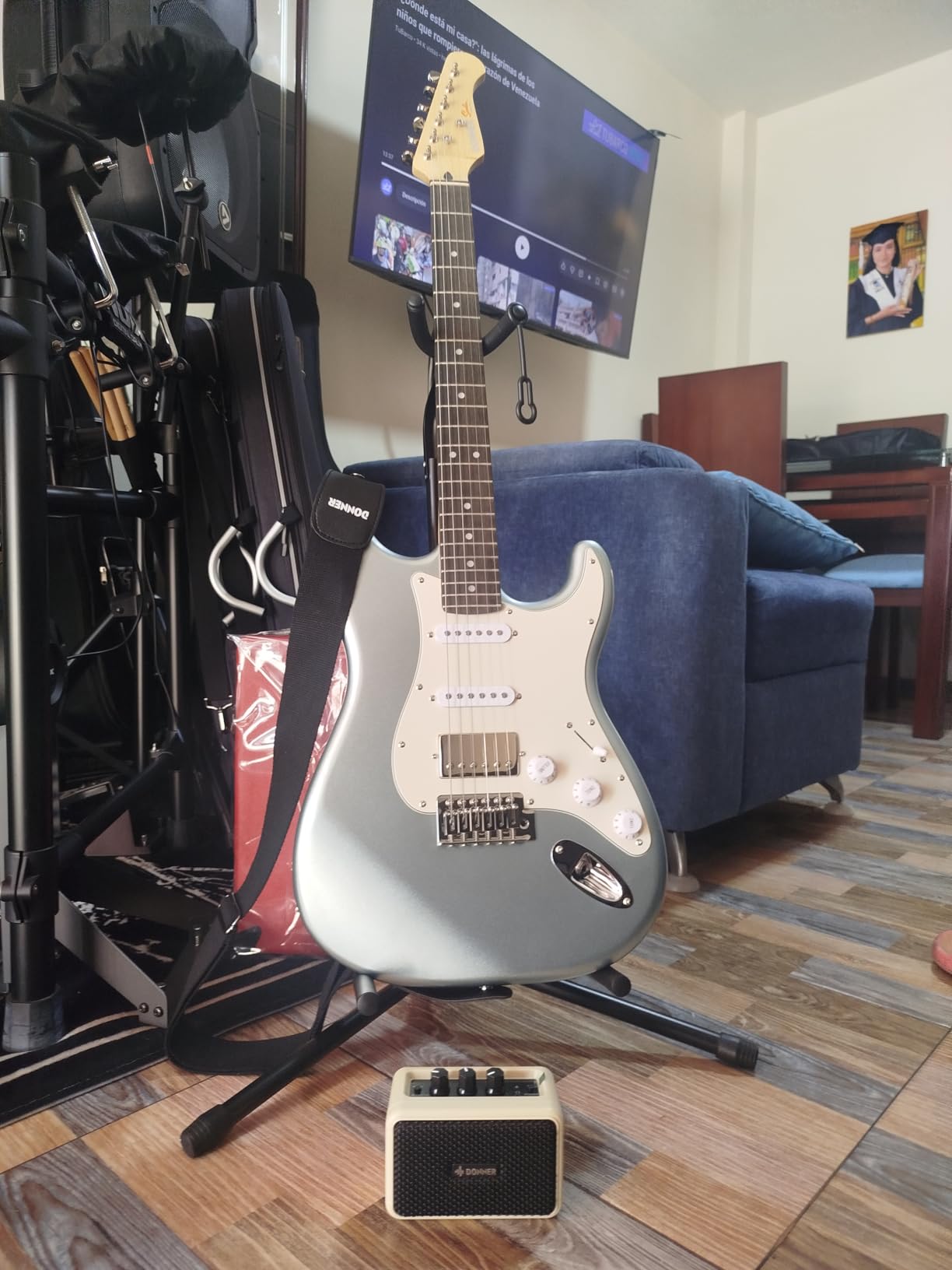 Donner DST-152R Electric Guitar Kit for Adults from Beginners to Advanced customer photo 1