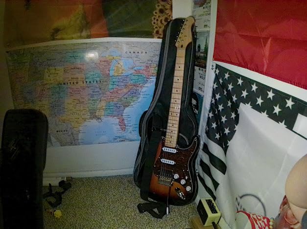 Donner DST-152R Electric Guitar Kit for Adults from Beginners to Advanced customer photo 2