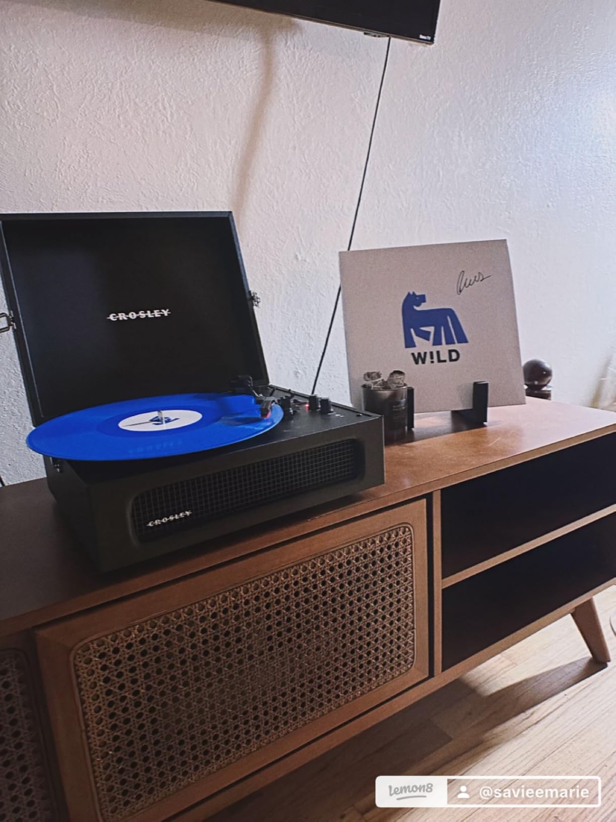 Crosley CR8017B-BK Voyager Vintage Portable Vinyl Record Player Turntable with Bluetooth in/Out and Built-in Speakers, Black customer photo 2