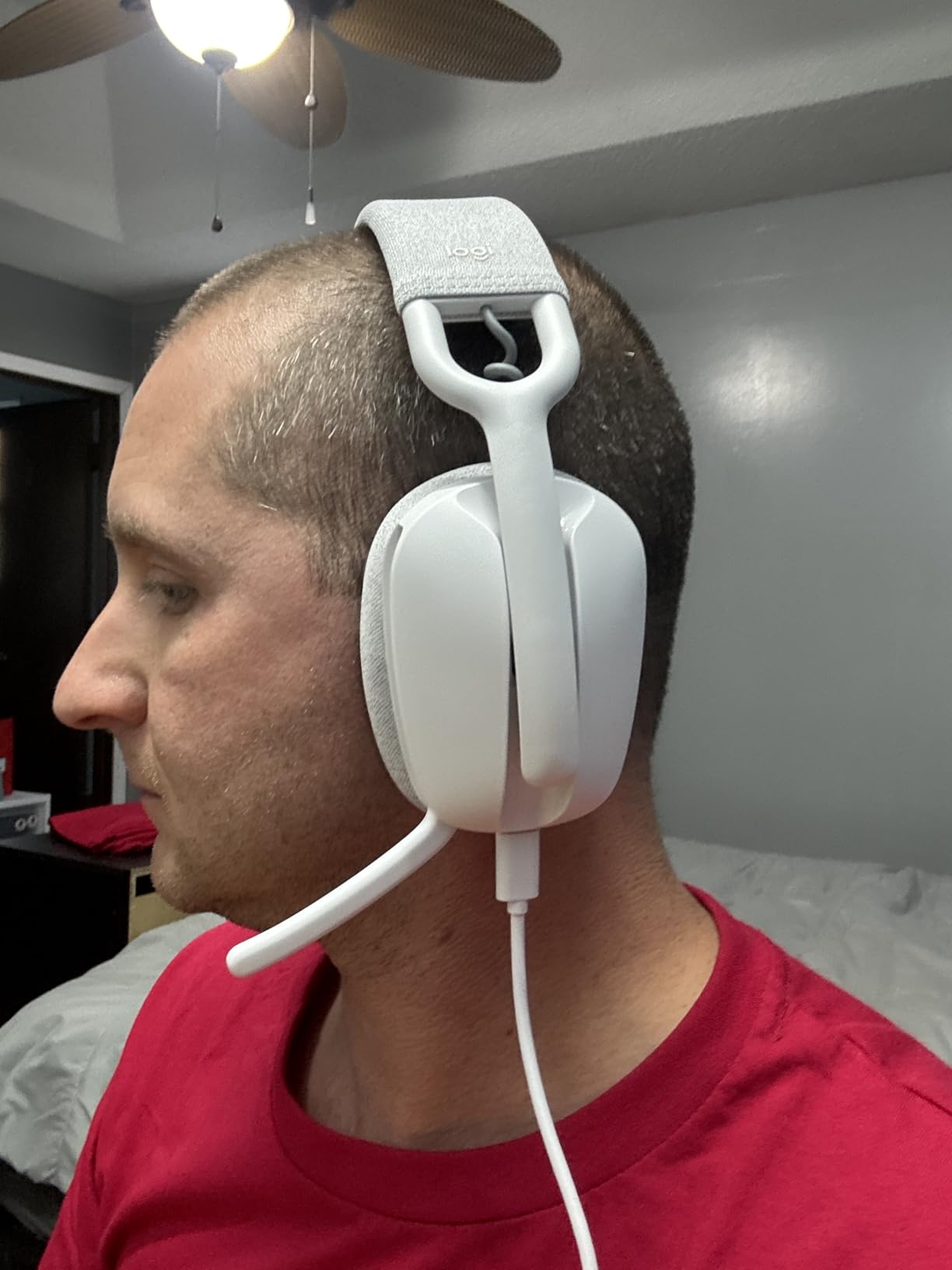 Logitech Zone Vibe 100 Lightweight Wireless Over Ear Headphones with Noise Canceling Microphone, Advanced Multipoint Bluetooth Headset, Works with Teams, Google Meet, Zoom, Mac/PC - Graphite customer photo 2