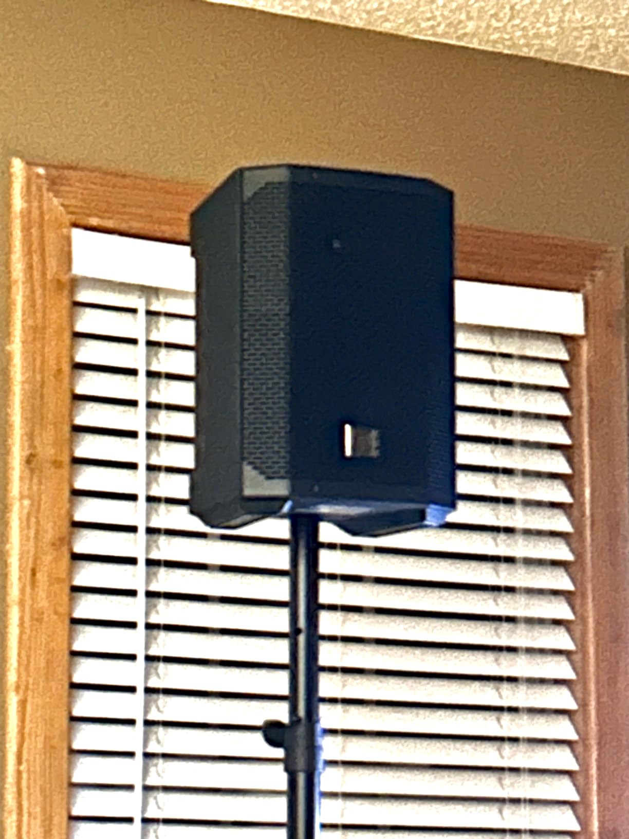 Electro-Voice Everse 8 8 Battery Powered Weatherized Pa Speaker (Black) customer photo 2