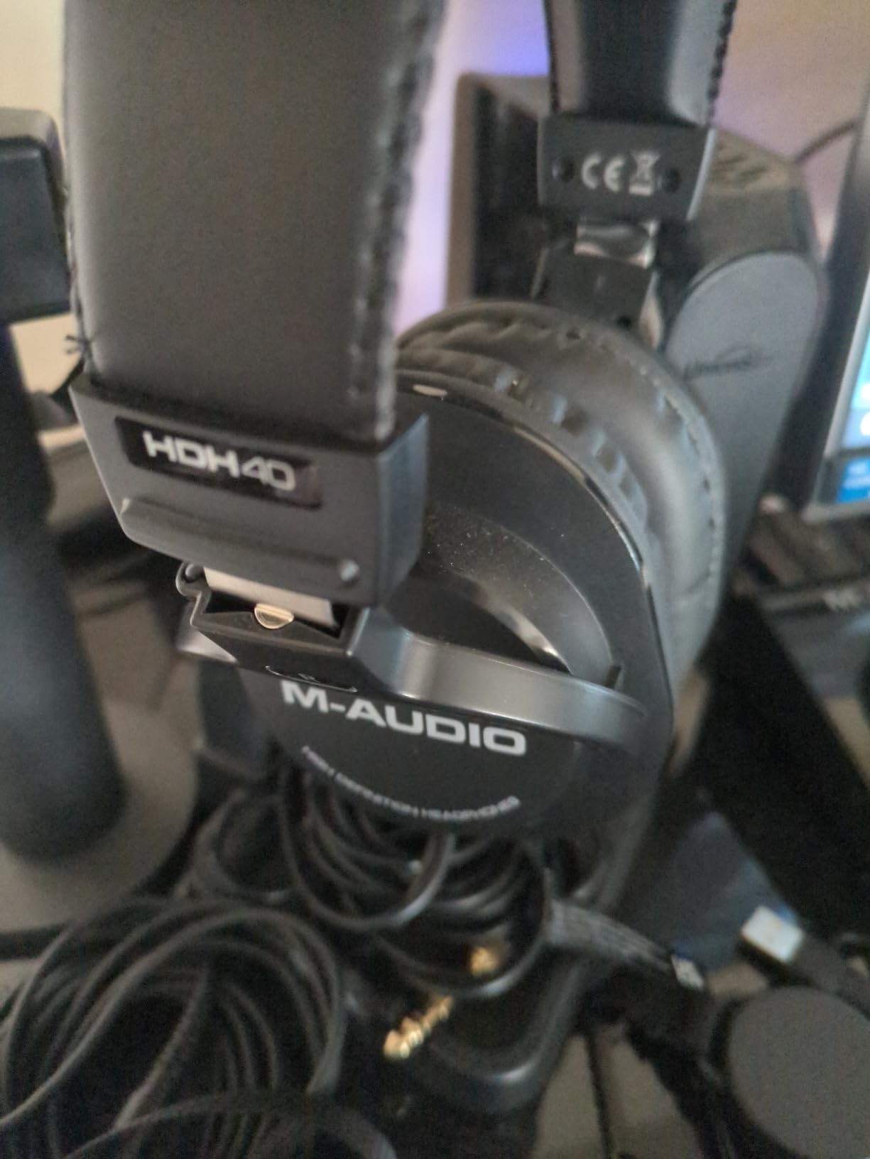 M-AUDIO HDH40 Closed-Back Over-Ear Headphones customer photo 1