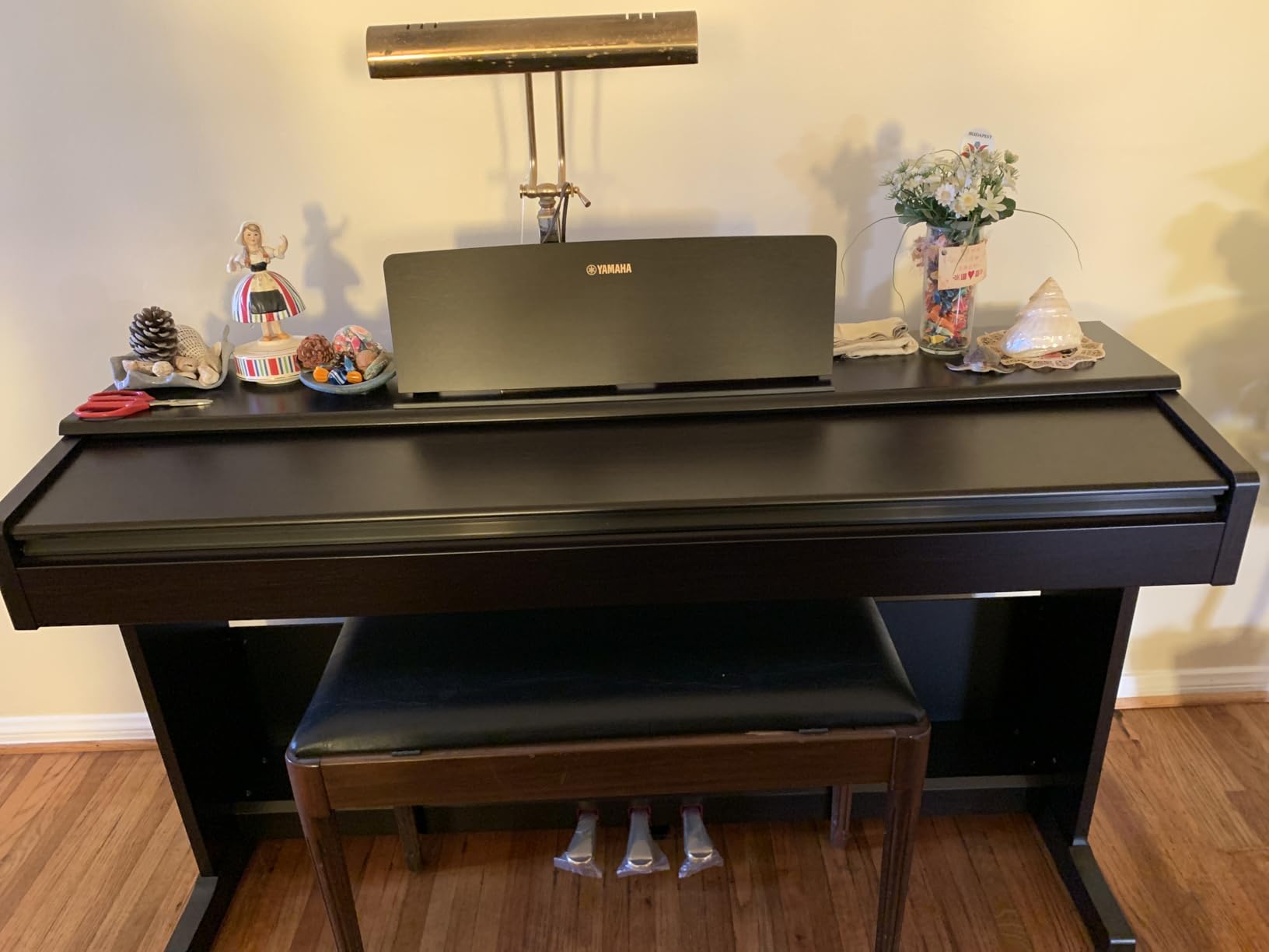 Yamaha Arius Series 88-Key Weighted Action Upright Digital Piano for Beginner and Intermediate Players, Dynamic Response, Grand Piano Sound, 3-pedal Unit, Upright Design, Bench Included, Black YDP105B customer photo 1