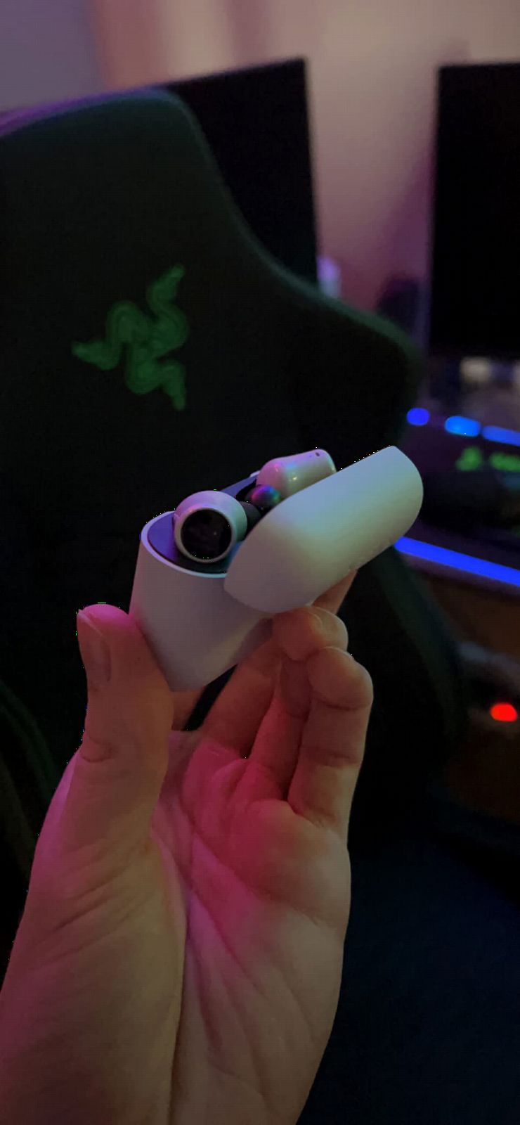 Razer Hammerhead HyperSpeed Wireless Multi-Platform Gaming Earbuds for PlayStation 5 / PS5, PC, Mobile: ANC - Noise Cancelling Mic - Bluetooth 5.2 - RGB Chroma - 30 Hr Battery customer photo 1