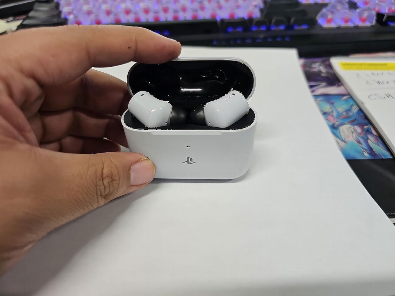 Razer Hammerhead HyperSpeed Wireless Multi-Platform Gaming Earbuds for PlayStation 5 / PS5, PC, Mobile: ANC - Noise Cancelling Mic - Bluetooth 5.2 - RGB Chroma - 30 Hr Battery customer photo 2