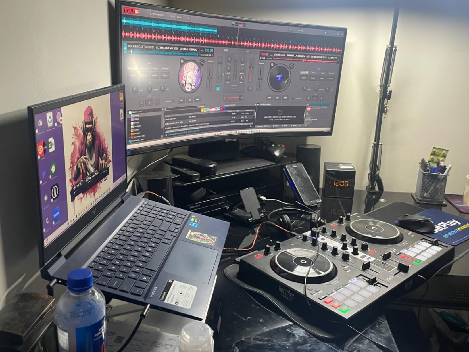 Hercules DJControl Inpulse 300 MK2 - 2 Deck DJ Controller Serato & DJUCED | 2-deck DJ controller for Serato & DJUCED featuring Beatmatch Guide LEDs, 16 performance pads & pre-mapped Stems control customer photo 2