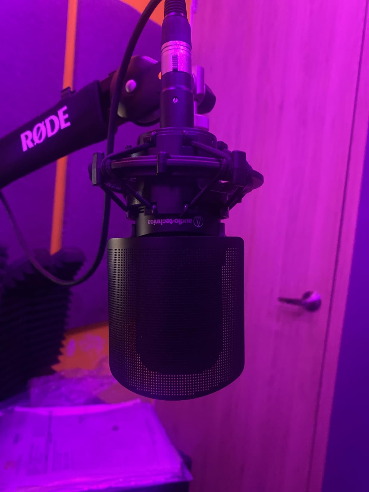 Audio-Technica AT8175 20 Series Exclusive Pop Filter Pop Guard Compatible Models: AT2020USB-X AT2020USB+ AT2020, AT2020GM AT2035, AT2050 customer photo 1