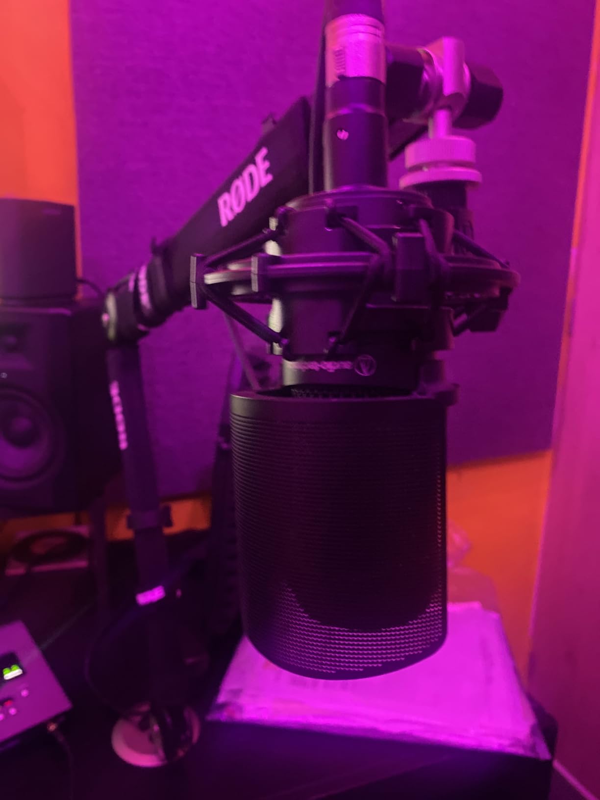Audio-Technica AT8175 20 Series Exclusive Pop Filter Pop Guard Compatible Models: AT2020USB-X AT2020USB+ AT2020, AT2020GM AT2035, AT2050 customer photo 2