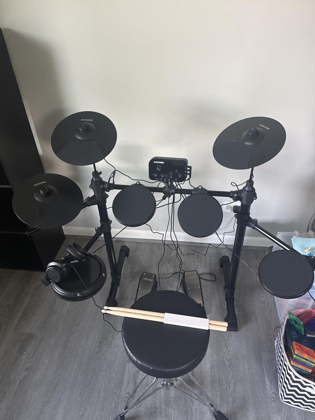 AODSK Electric Drum Set For Beginner 150 Sounds,4 Quiet Drum Pads 2 Pedals customer photo 2