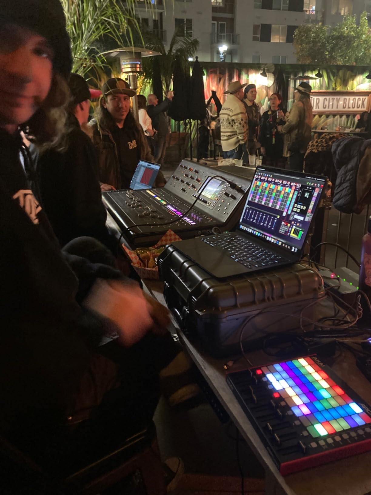 Akai Professional APC Mini MK2 - USB MIDI Pad Controller for Clip Launching with Ableton Live Lite, 64 RGB Pads, Drum and Note Mode and MIDI Mixer customer photo 1