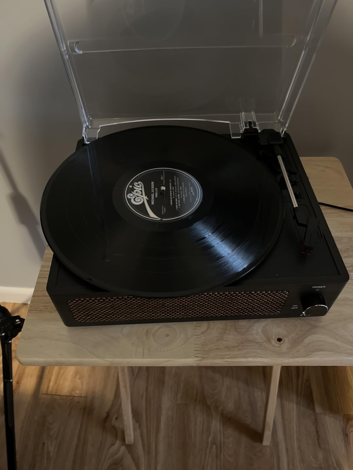 Seasonlife® Vinyl Record Player with Speakers,Wood Black Vintage Turntables customer photo 2