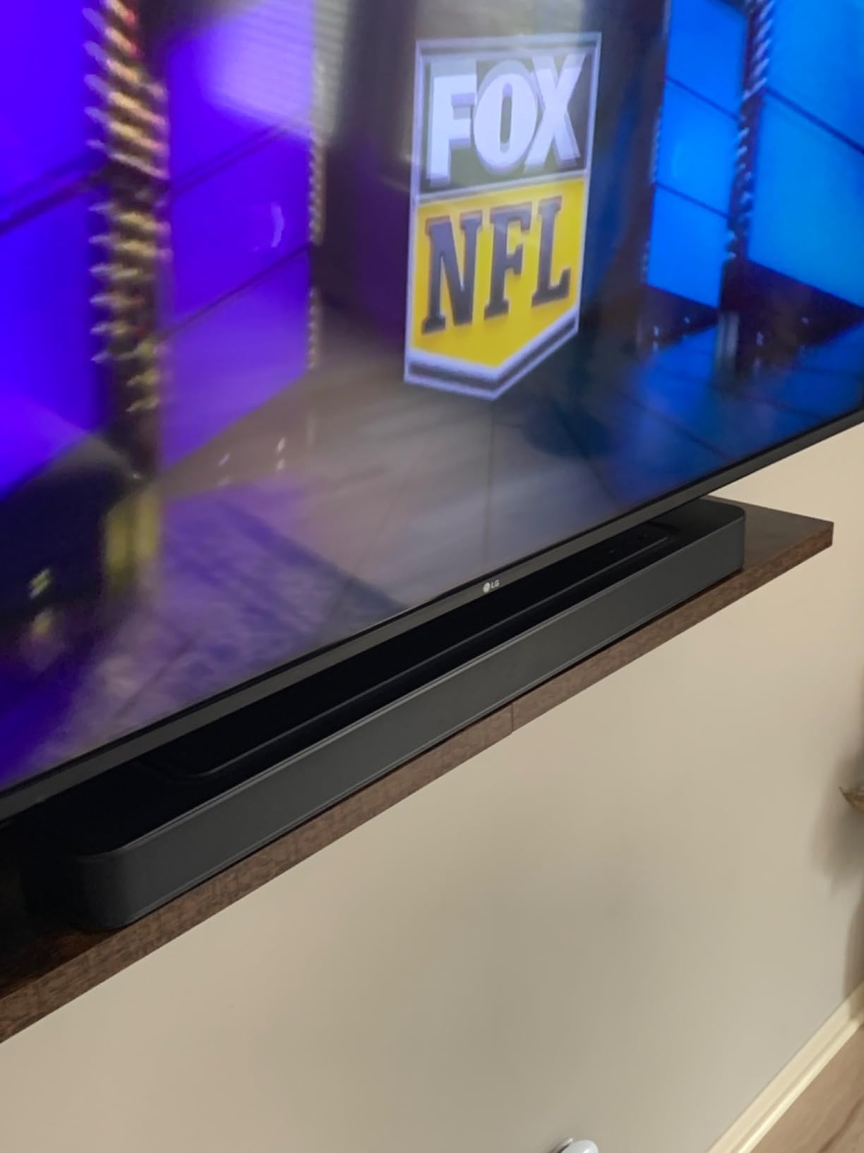 JBL Bar 300: 5.0-Channel Compact All-in-one Soundbar with MultiBeam and Dolby Atmos, Black customer photo 2