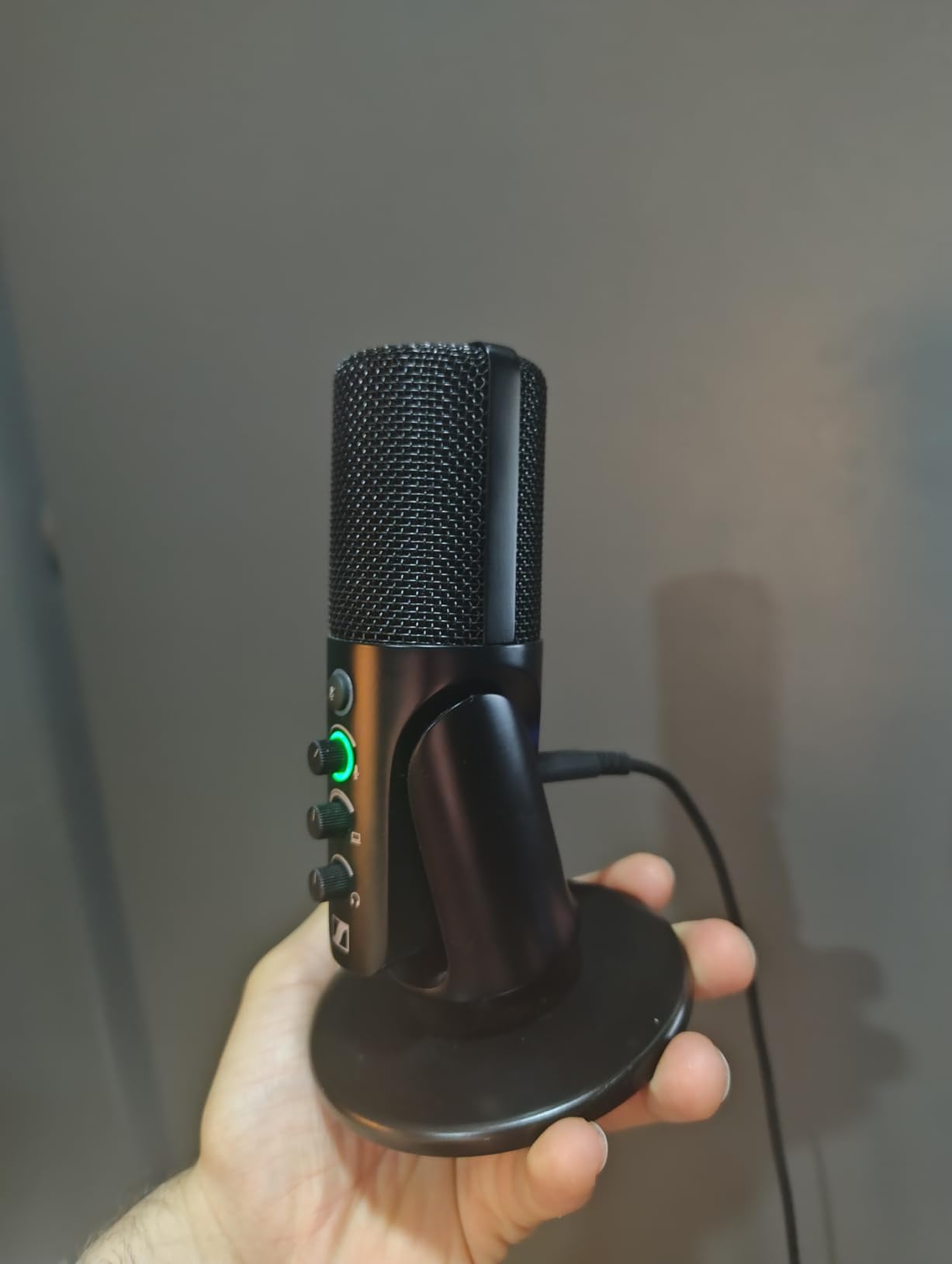 SENNHEISER Professional Profile - USB Cardioid Condenser Microphone & Table Stand, 1.2 m USB-C Cable - Mute Button, Built-in Headphone Jack, Gain, Mix & Volume Control, for PC & Mac,Black customer photo 1