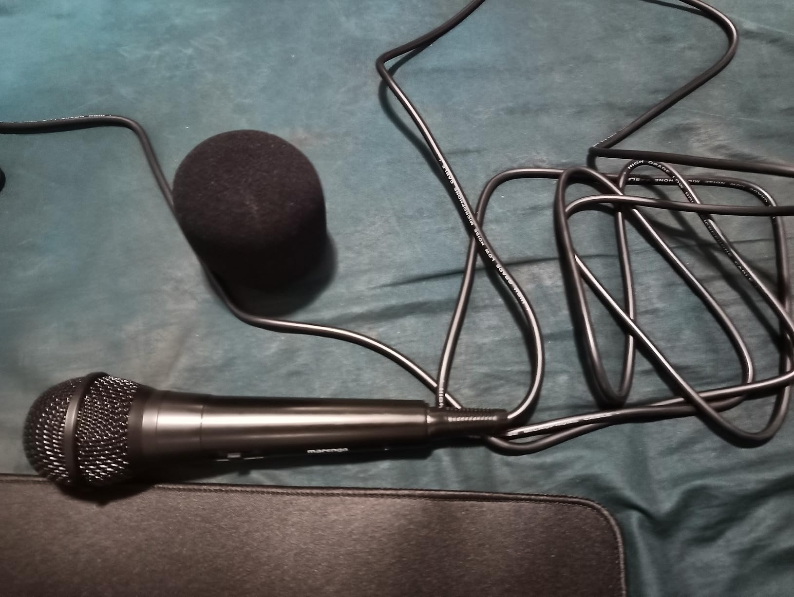 Marengo Handheld Wired Microphone, Cardioid Dynamic Vocal Mic with 13ft Cable and ON/Off Switch, Ideally Suited for Speakers, Karaoke Singing Machine, Amp, Mixer customer photo 1
