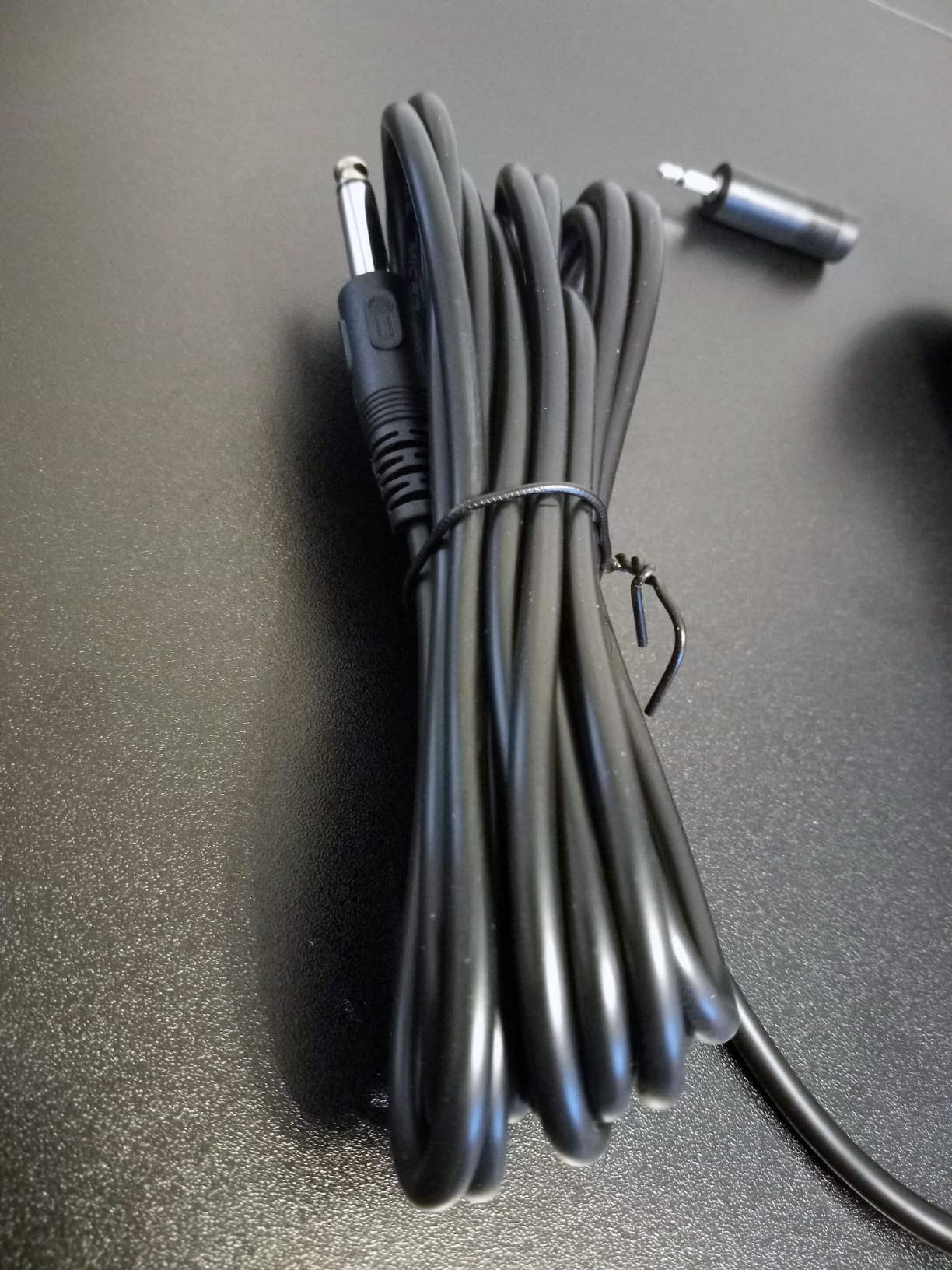 Marengo Handheld Wired Microphone, Cardioid Dynamic Vocal Mic with 13ft Cable and ON/Off Switch, Ideally Suited for Speakers, Karaoke Singing Machine, Amp, Mixer customer photo 2
