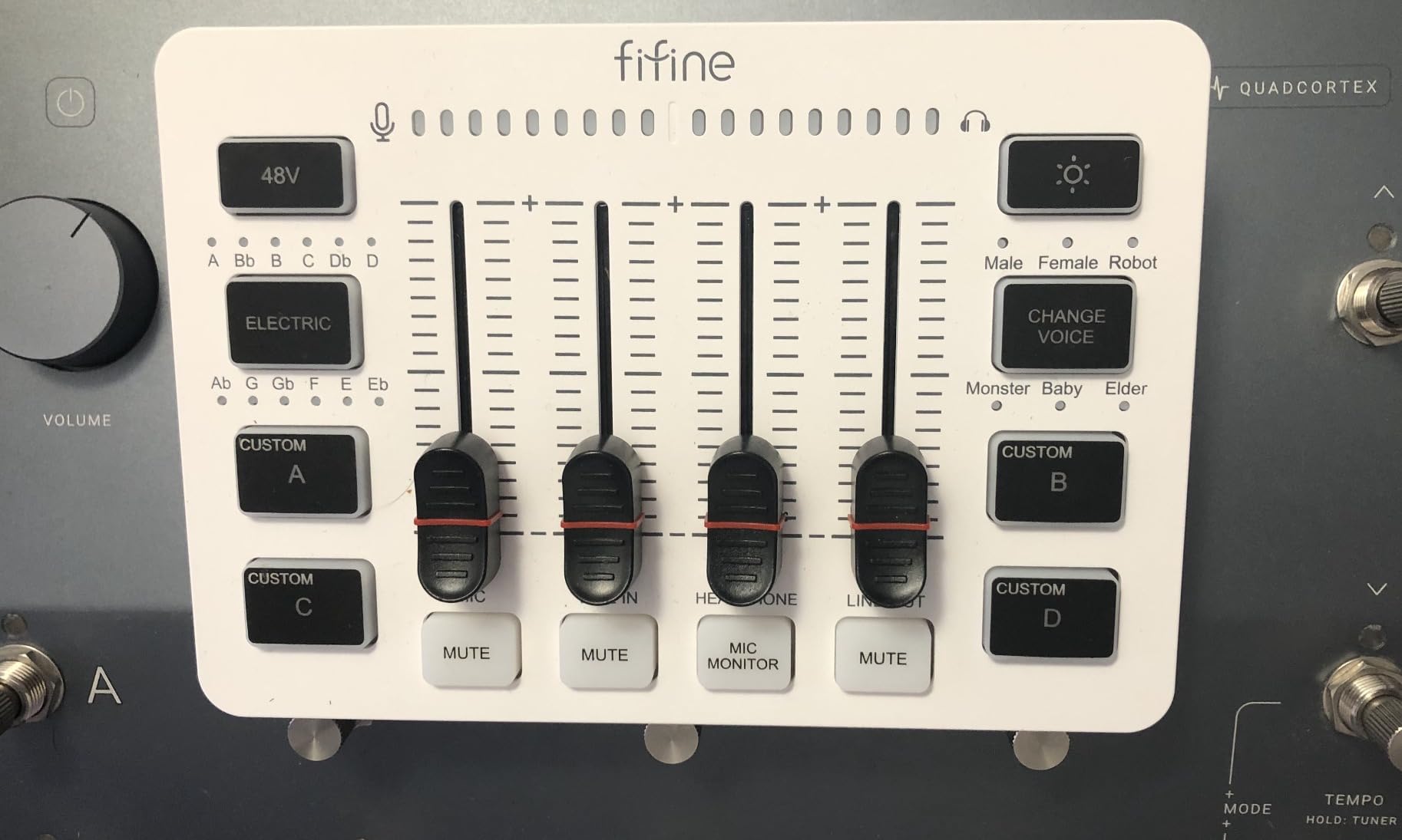 FIFINE Ampligame SC3 Gaming Audio Mixer with Indi-Fader and Volume Control customer photo 2