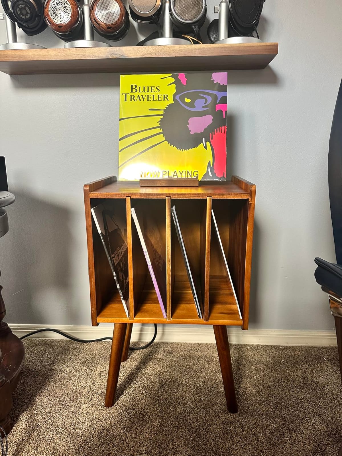 2BHOME Wooden LP Record Player Stand with 4 Cabinets, Holds up to 100 Vinyls, Metal Record Storage Holder and Organizer Table, Classical Design for Files/Book (Mid-Century Modern) customer photo 1