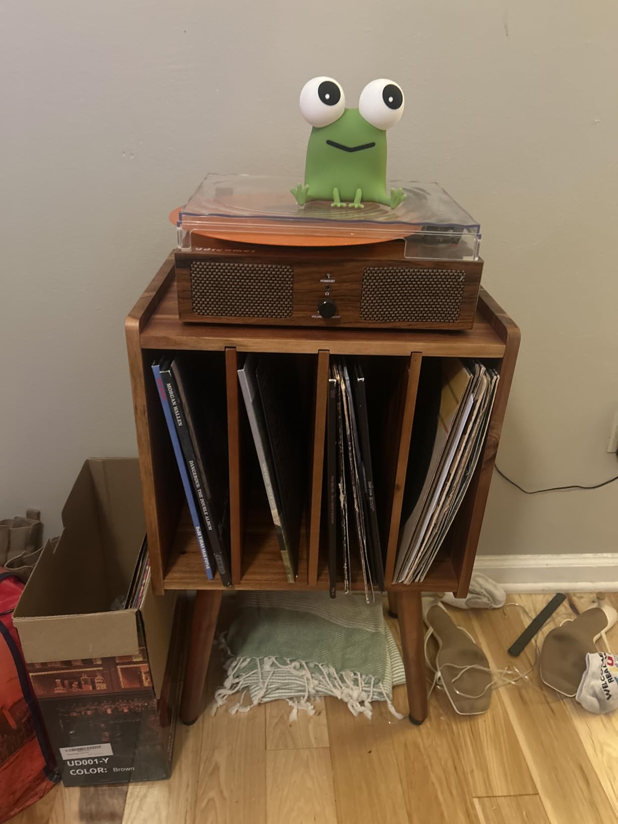 2BHOME Wooden LP Record Player Stand with 4 Cabinets, Holds up to 100 Vinyls, Metal Record Storage Holder and Organizer Table, Classical Design for Files/Book (Mid-Century Modern) customer photo 2