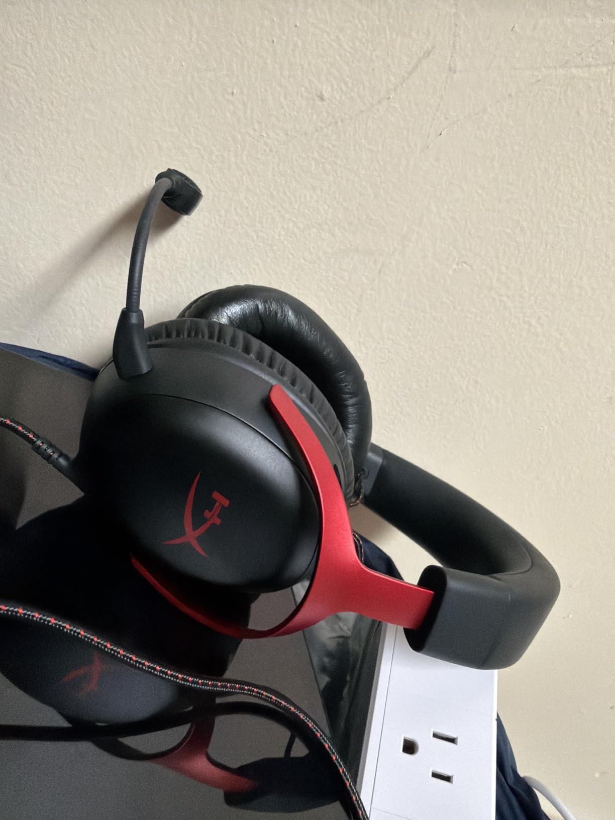 HyperX Cloud III – Wired Gaming Headset, PC, PS5, Xbox Series X|S, Angled 53mm Drivers, Spatial Audio, Memory Foam, Durable Frame, Ultra-Clear 10mm Mic, USB-C, USB-A, 3.5mm – Black customer photo 2