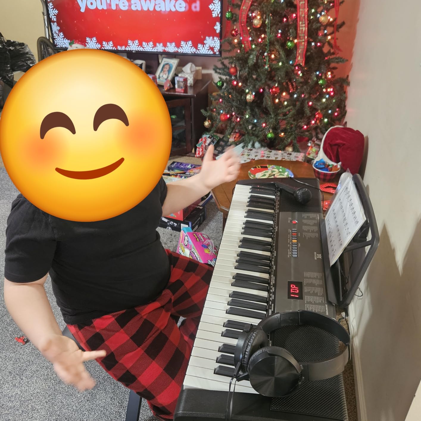 MUSTAR 61 Key Piano Keyboard, Electric Piano Keyboard with Lighted Up Keys | Learning Keyboards Piano for Beginners With Piano Stand, LCD Screen, Headphones, Microphone (Black with Stool) customer photo 1