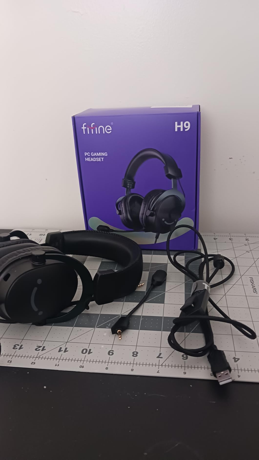 FIFINE USB PC Gaming Headset with 3.5mm Audio Jack, Detachable Microphone, 7.1 Surround Sound - H9 White customer photo 2