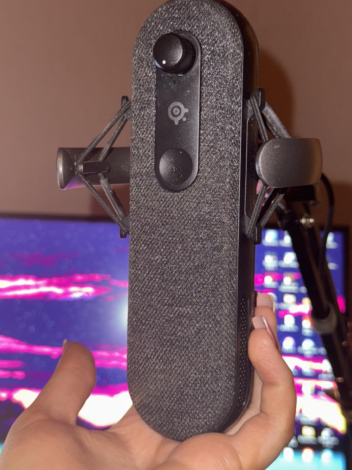 SteelSeries Alias USB Mic for PC - 3x Bigger Capsule for Gaming, Streaming and Podcasting - Sonar for Streamers Audio Software - AI Noise Cancelling - LED Mute & Level Monitoring - Shock Mount customer photo 1