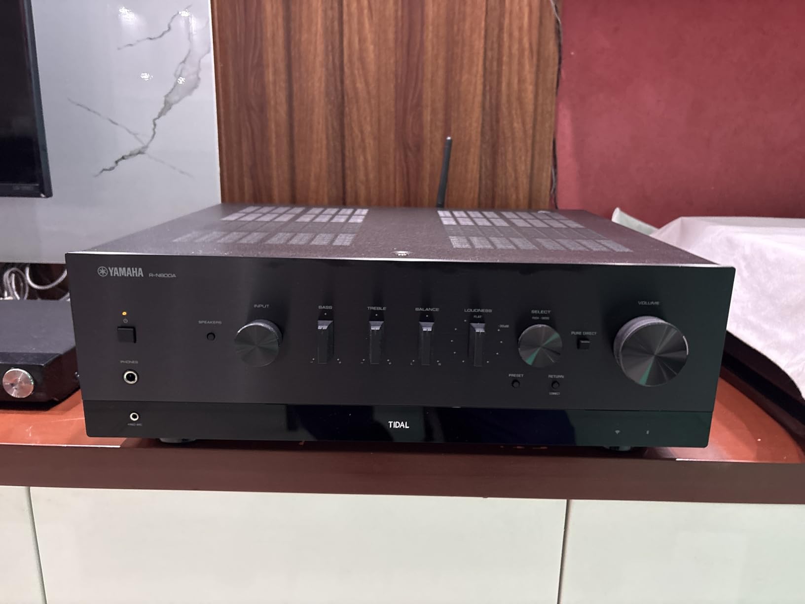 Yamaha R-N800A Network Receiver with Phono and Built-in DAC, Silver customer photo 1