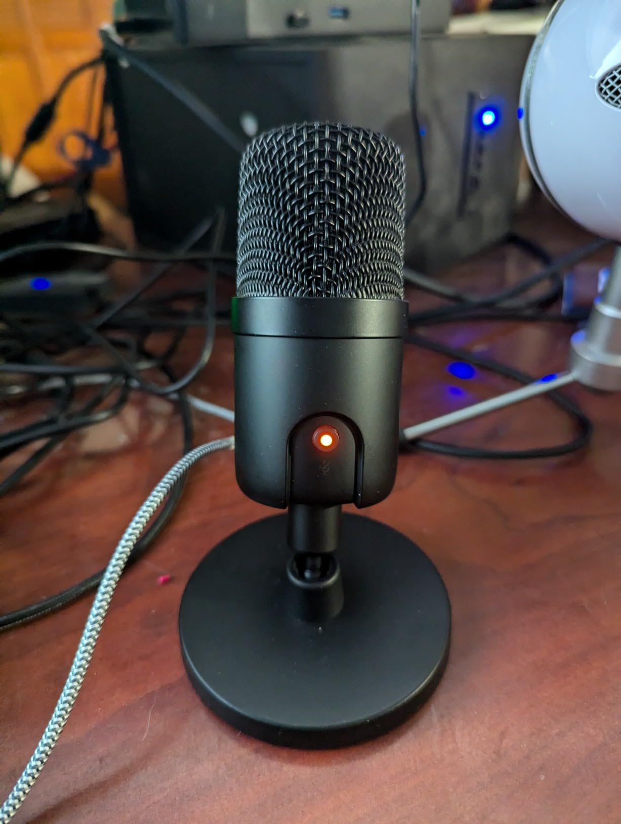 Amazon Basics Condenser Microphone for PC, Cardioid Pickup, USB Mic for Streaming, Recording, and Podcasting, 360° Adjustable Stand, Plug and Play, 5.8