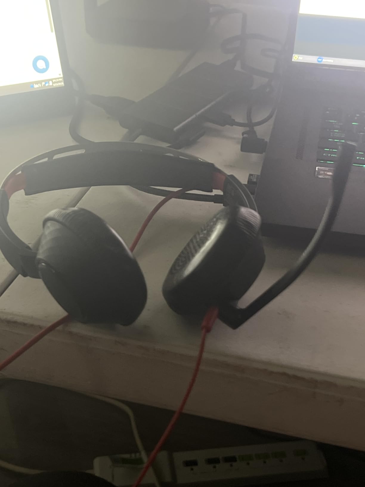 Poly Blackwire 5220 Wired Headset - Flexible Boom Mic - Noise Cancelling Headphones with Mic - USB-C, USB-A, 3.5mm - Ergonomic Over-Ear Design - Works with Microsoft Teams, Zoom - Work from Home customer photo 2
