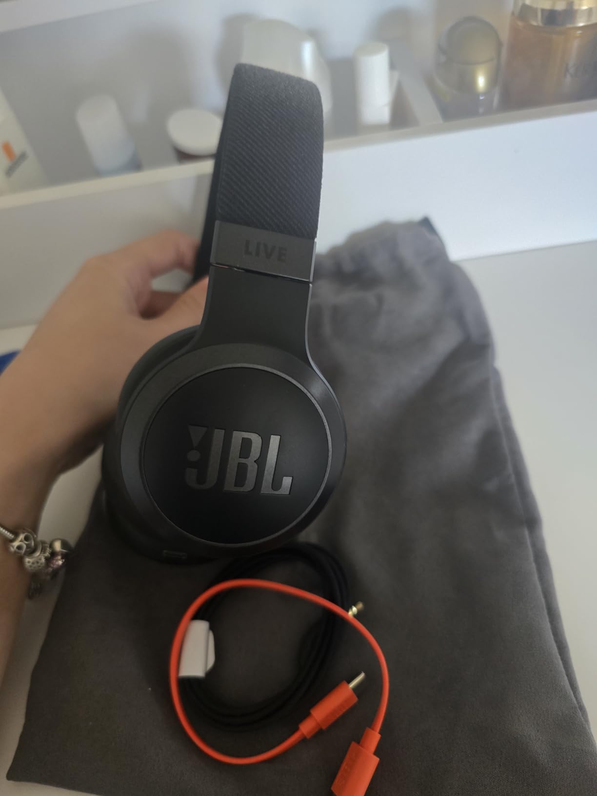 JBL Live 670NC Wireless On-Ear Headphones, Adaptive NC - Sand | Bluetooth Headphones With Surround Sound, up to 65H Battery Life, Fast Charging, Built-In Mic, Voice Assistant, Foldable customer photo 1