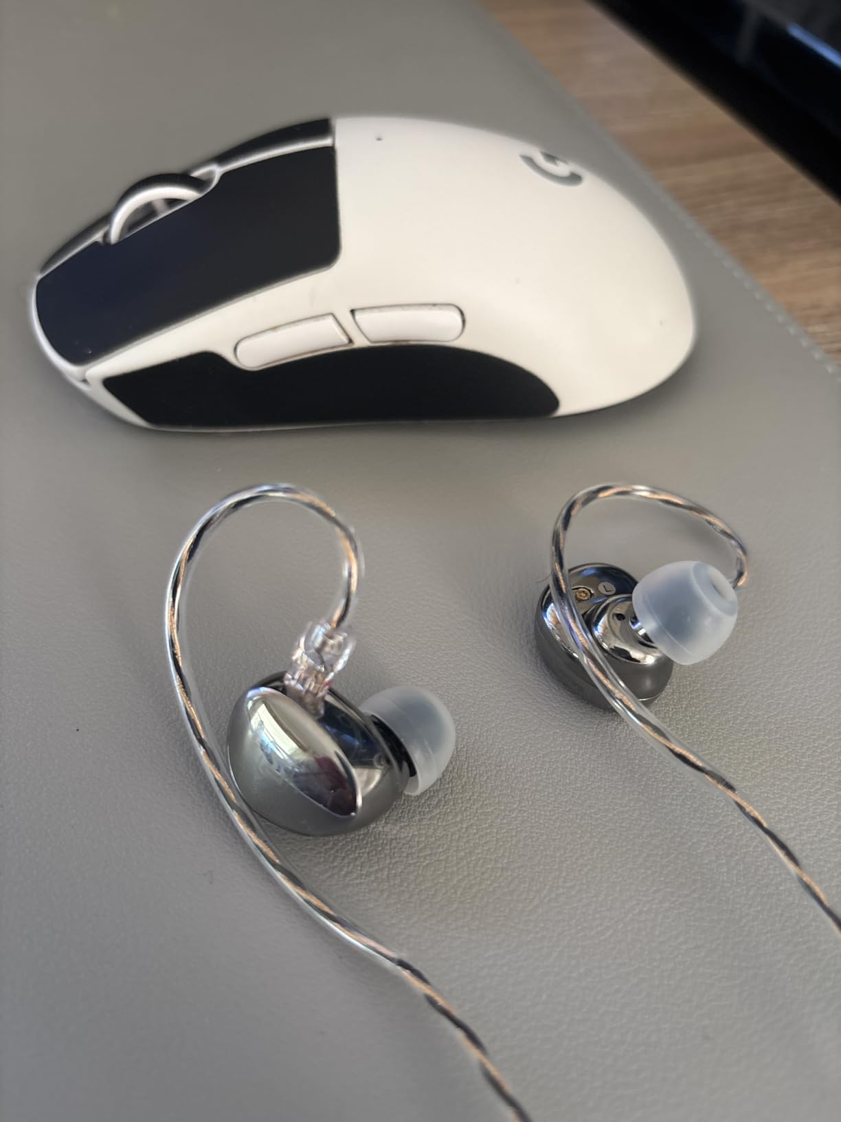 Linsoul SIMGOT EA500 LM 2nd Gen Dual-Magnet & Dual-Cavity Driver IEM, 2Pin | with All Metal Cavity, Replaceable Tuning Nozzle, Detachable Silver-plated Cable, HiFi Wired Gaming Earbuds for Audiophiles customer photo 1