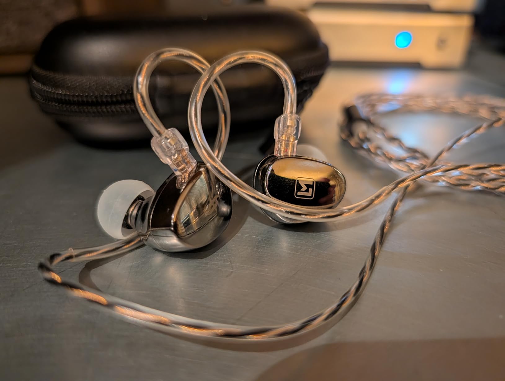 Linsoul SIMGOT EA500 LM 2nd Gen Dual-Magnet & Dual-Cavity Driver IEM, 2Pin | with All Metal Cavity, Replaceable Tuning Nozzle, Detachable Silver-plated Cable, HiFi Wired Gaming Earbuds for Audiophiles customer photo 2