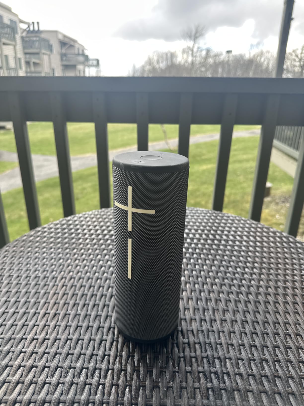 Ultimate Ears MEGABOOM 4 Portable Waterproof Bluetooth Speaker with Immersive 360-Degree Sound and Balanced Bass, Floating Speaker with 20-Hour Battery and 147ft (45m) Range - Blue customer photo 2