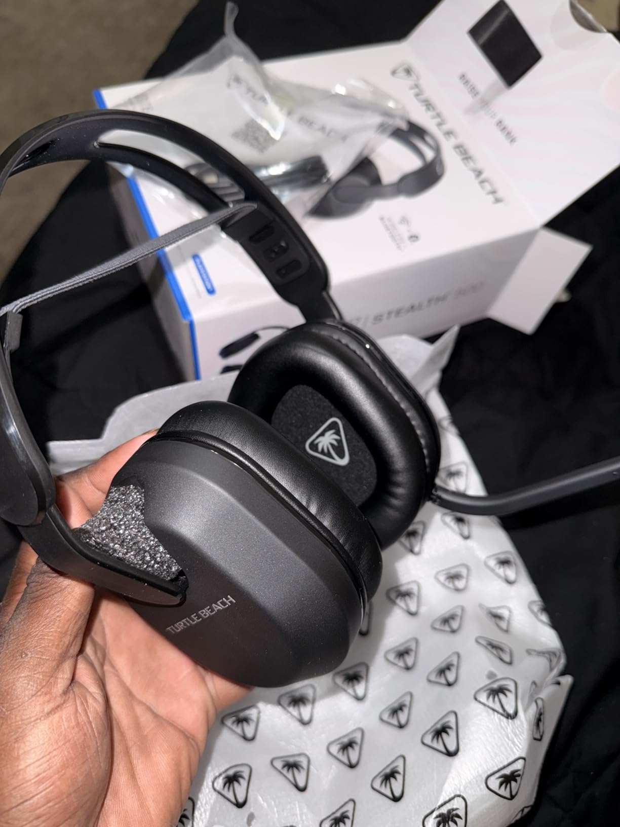 Turtle Beach Stealth 600 Wireless Multiplatform Gaming Headset for PS5 & PC | PlayStation, PS4, Bluetooth, 50mm Drivers, Rechargeable 80-Hr Battery, Noise-Cancelling Flip-to-Mute Mic, Memory Foam, White customer photo 1