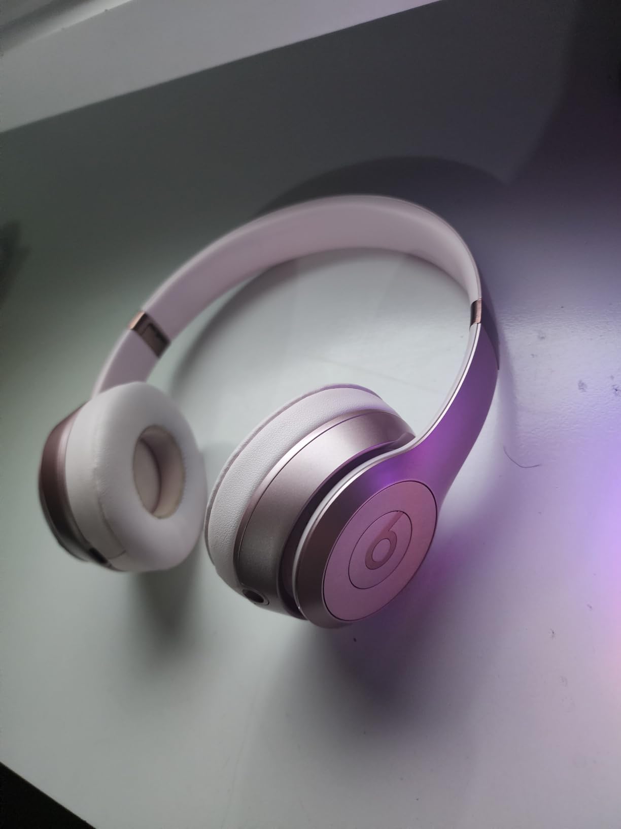 Beats Solo 4 - Wireless On-Ear Bluetooth Headphones, Up to 50-Hour Battery Life, Ultra-Lightweight Comfort, Powerful and Balanced Sound, Apple & Android Compatible - Matte Black customer photo 1