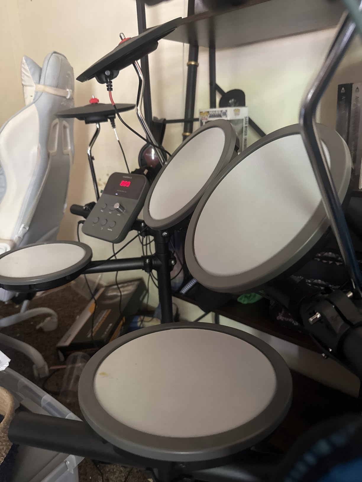 HAMPBACK MK-0 Electric Drum Set with 7'' Quiet Mesh Drum Pads, 8'' Full Rubber Cymbals, 12 Kits and 68 Authentic Sounds, USB MIDI, Throne, Sticks, Headphone, 2 Switch Pedals for Beginners & Kids customer photo 2