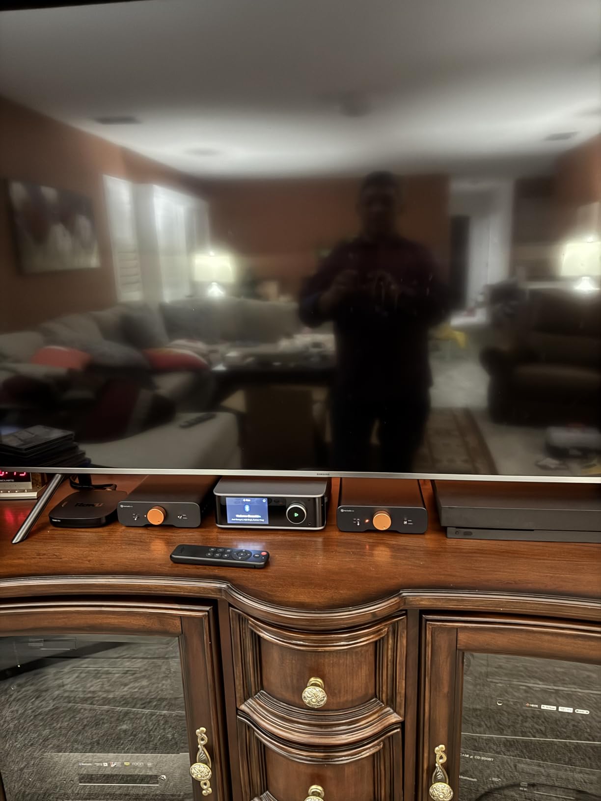 WiiM Ultra Hi-Res Music Streamer with Touchscreen & ESS DAC, Space Gray customer photo 2