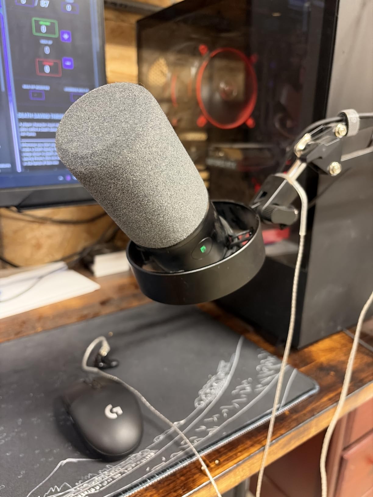 FIFINE K688 Podcast Microphone Kit, USB/XLR Dynamic Microphone with Boom Arm for PC/XLR Mixer, Gaming Mic with Mute Button, Headphone Jack for Vocal, Voice-Over, Streaming, Music Recording -K688CT customer photo 1