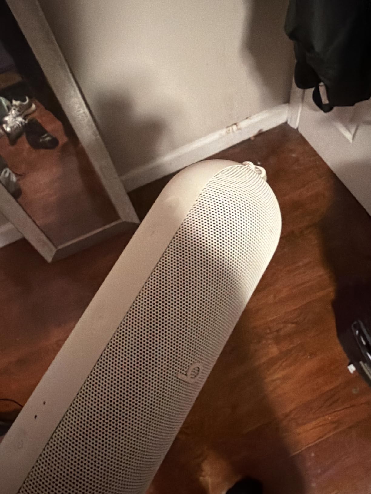 Beats Pill - Portable Bluetooth Speaker- Up to 24H Battery Life, Water Resistant, Bluetooth, Apple & Android Compatible, Seriously Loud Sound for Home, Outdoor and Travel- Champagne Gold customer photo 2