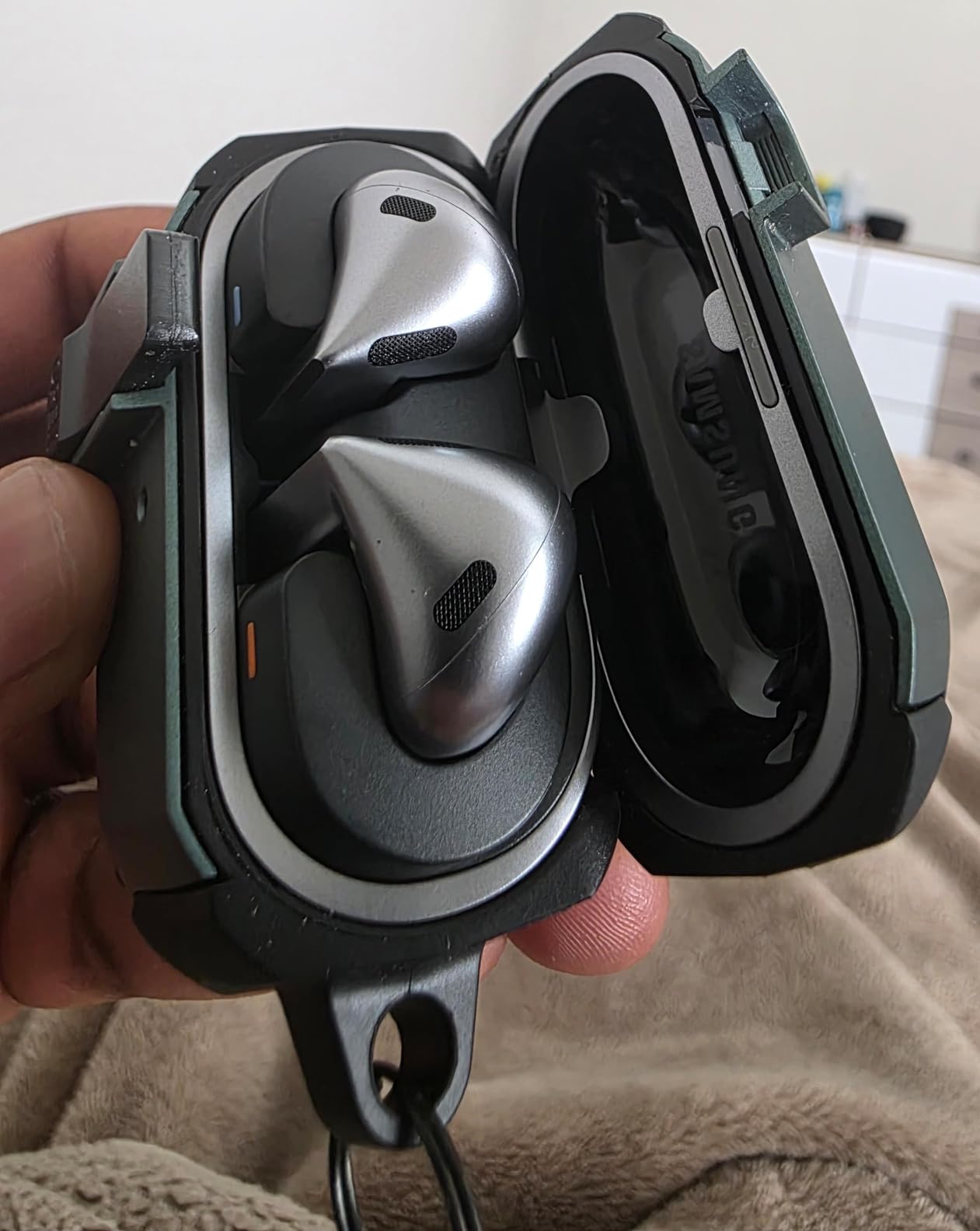 Galaxy Buds 3 Wireless Earbud Headphones - Silver customer photo 1