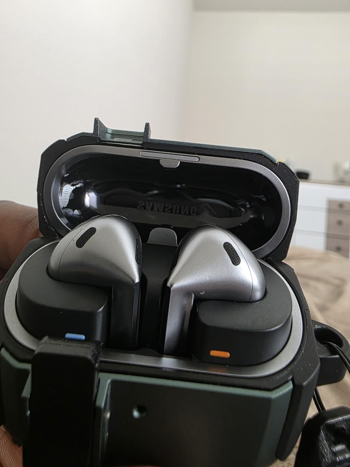Galaxy Buds 3 Wireless Earbud Headphones - Silver customer photo 2