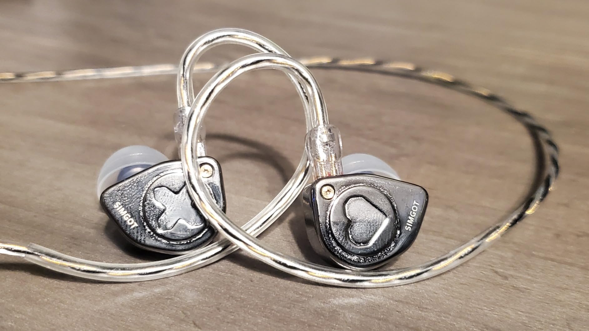 Linsoul SIMGOT EW300 1DD+1Planar+1PZT Hybrid Driver IEMs, Standard Edition | HiFi Wired Earbuds, Gaming Earbuds with Detachable Nozzles, Silver-Plated OFC In Ear Monitor Cable for Audiophile Musician customer photo 2