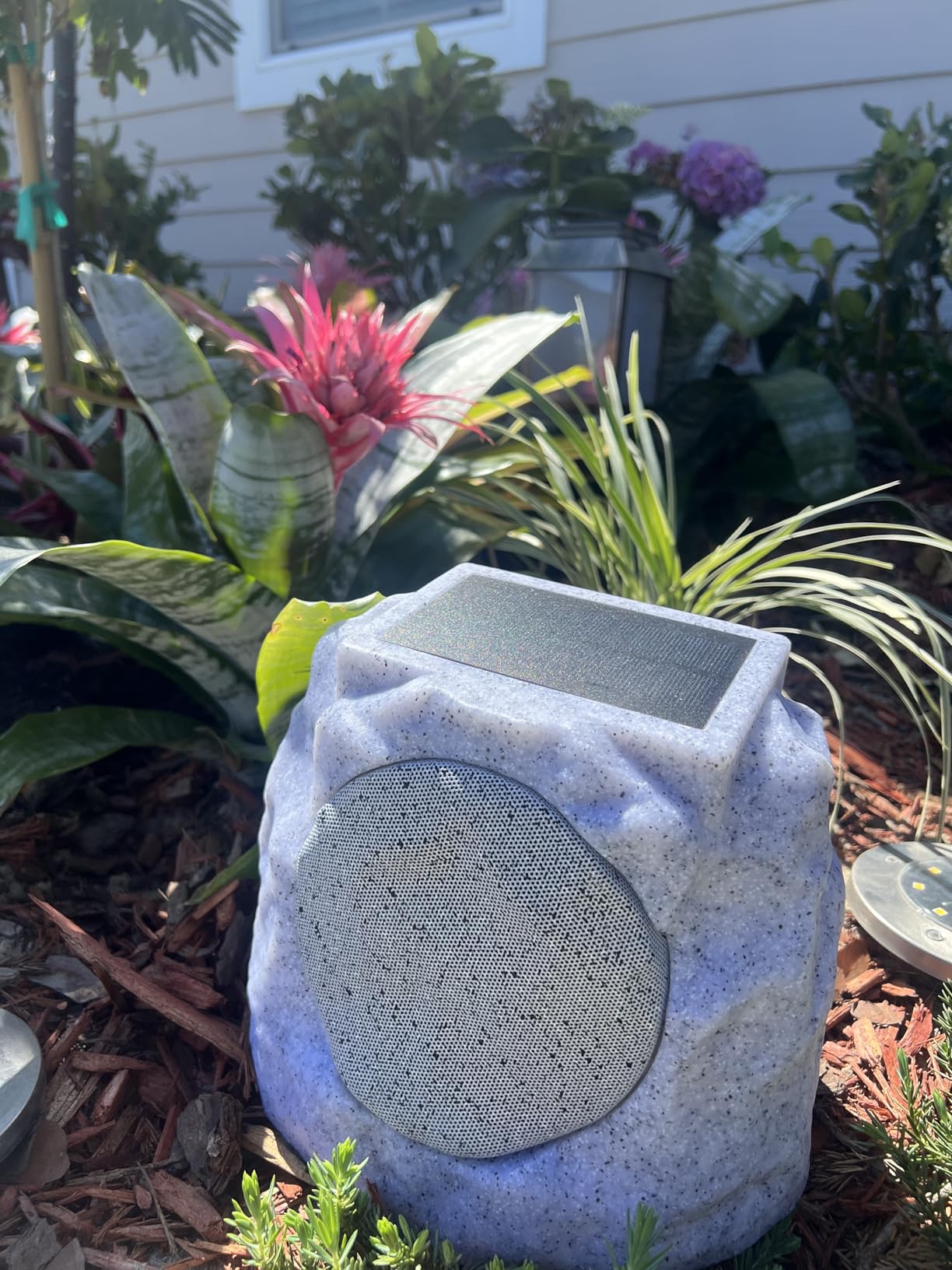 uuffoo 2-Pack Solar Rock Speakers Outdoor Water-Resistant with RGB Lights customer photo 1