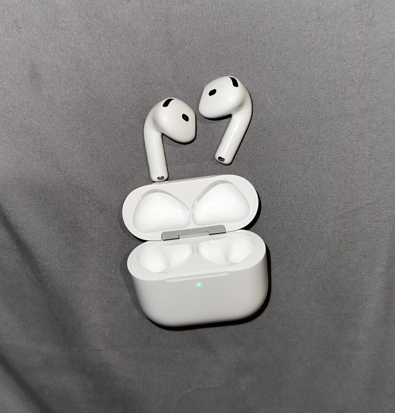 Apple AirPods 4 Wireless Earbuds customer photo 2