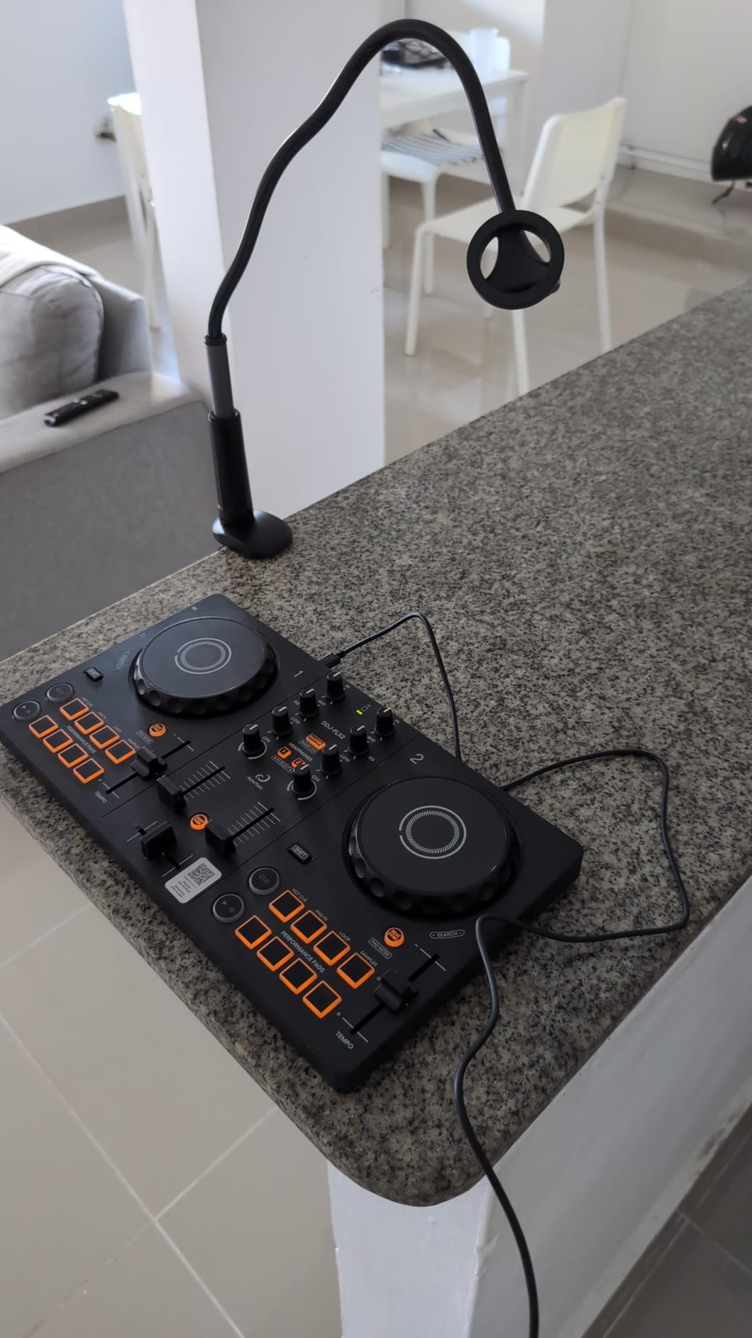 AlphaTheta Pioneer DJ DDJ-FLX2 2-Channel DJ Controller, Smart Fader, USB-C customer photo 1