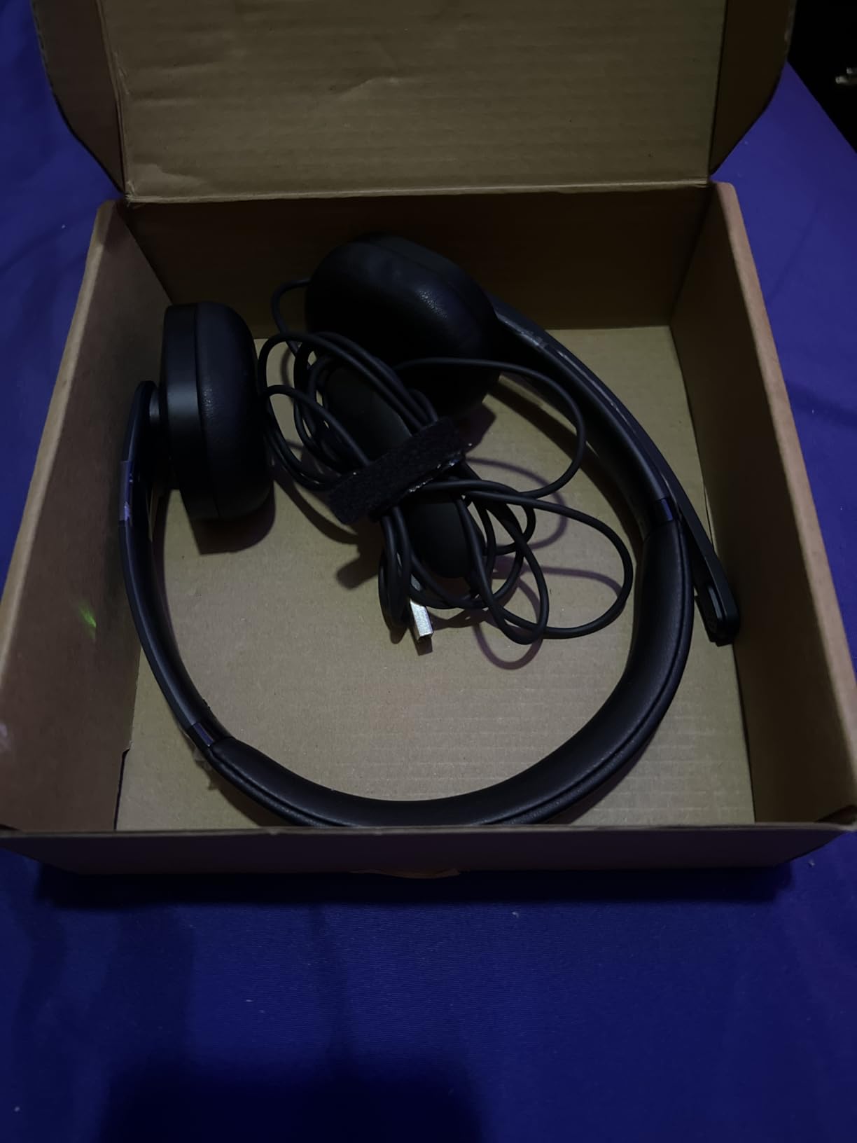 Lenovo USB-A Wired Stereo Headset for PC/Laptop, AI Noise Canceling via APP, 140g Lightweight, Replaceable Earcups, Double-Sided Boom Mic, in-line Controls with Mute for Call. Work with Teams/Zoom | Business communication customer photo 2
