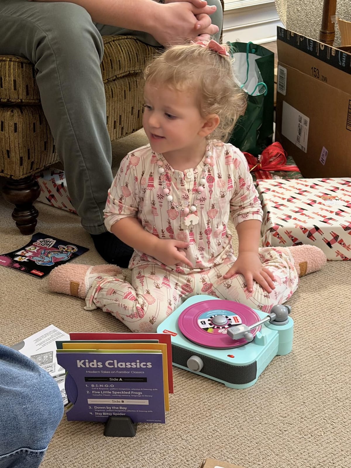 Fisher-Price Deluxe Rockin’ Record Player Set customer photo 2