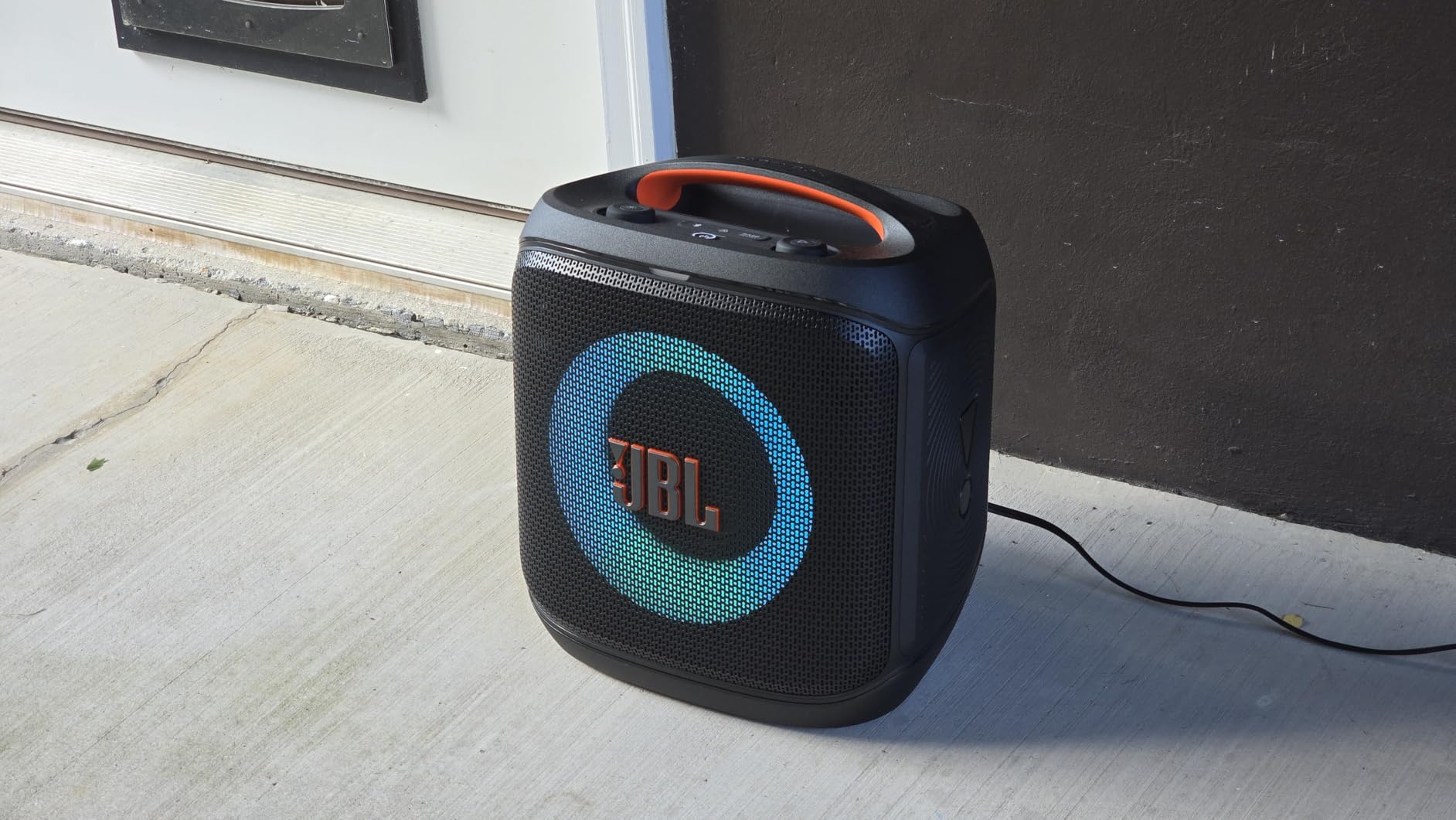 JBL PartyBox Encore Essential 2 - Portable Battery-Powered Party Speaker with AI Sound Boost, Up to 15 Hour of Play time, IPX4 Splash Proof, and Multi-Speaker Connection by Auracast (Black) customer photo 1